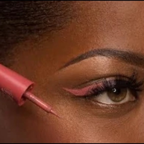 KVD Ink Well Liner Long Wear Matte Eyeliner Lolita - Picture 5 of 7